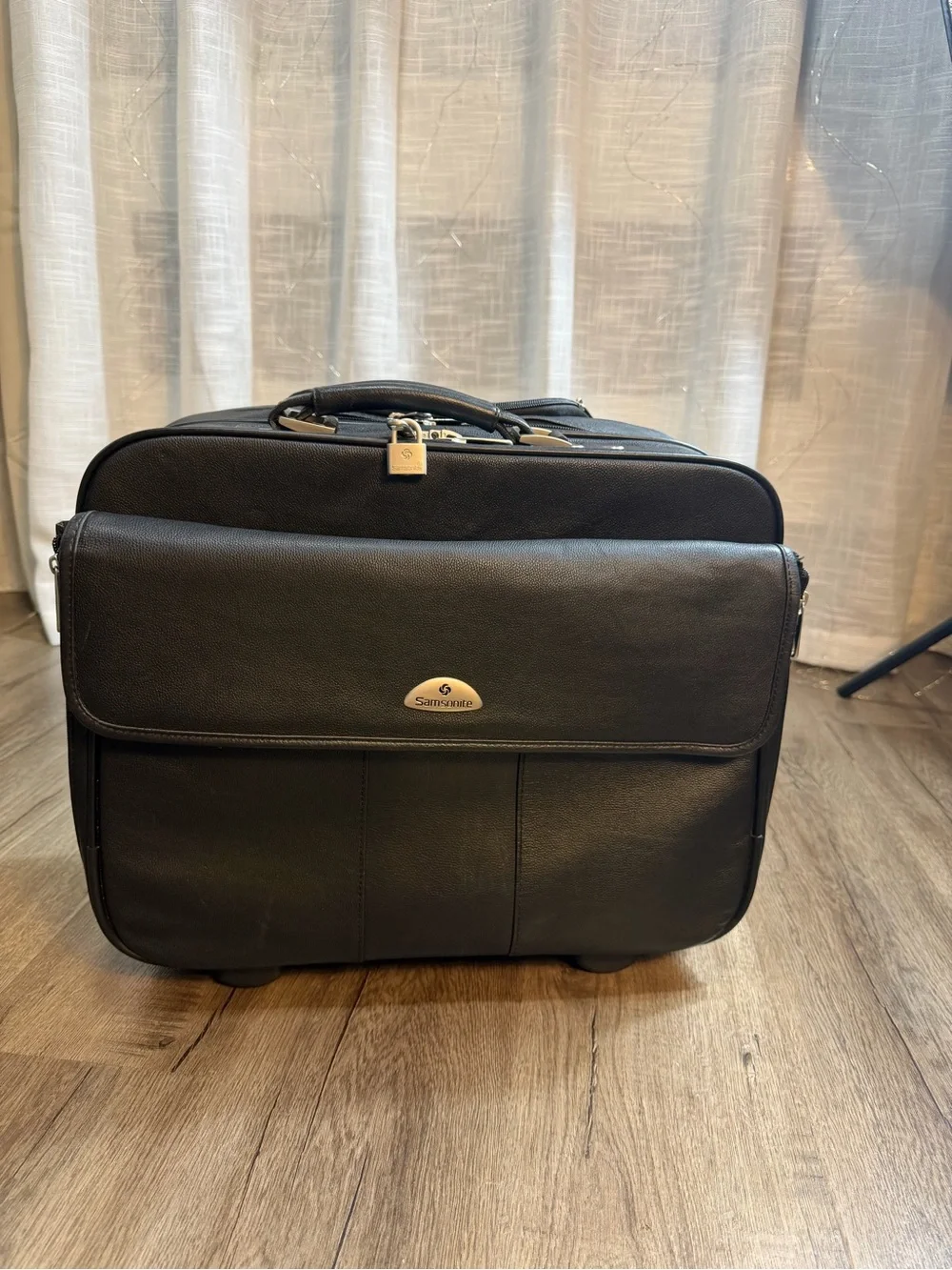 Samsonite Black Rolling Laptop Briefcase with Front Pocket